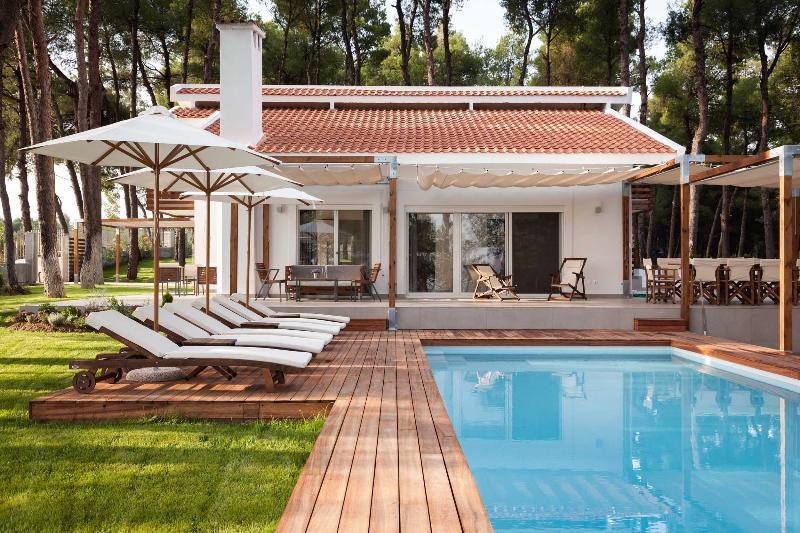 The White Villa At Sani Sani  Bagian luar foto