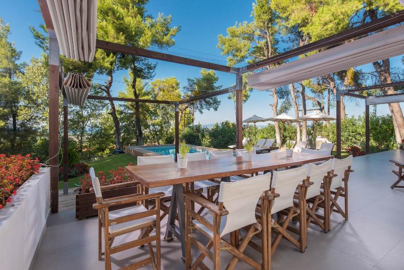The White Villa At Sani Sani  Bagian luar foto