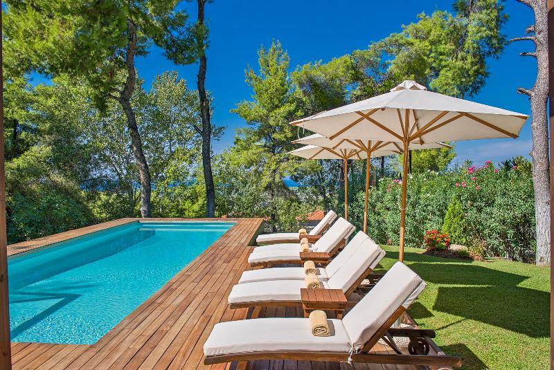 The White Villa At Sani Sani  Bagian luar foto